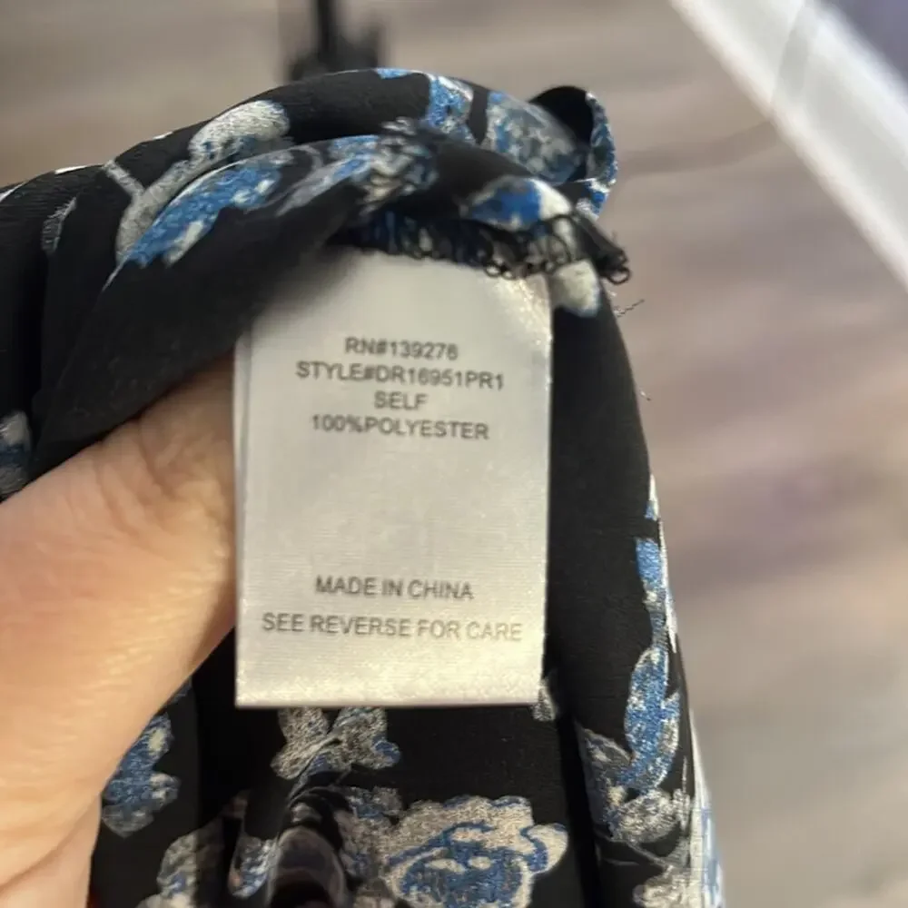 DR2 Black and Blue Floral Short Sleeve Blouse Size XS - Picture 8 of 9